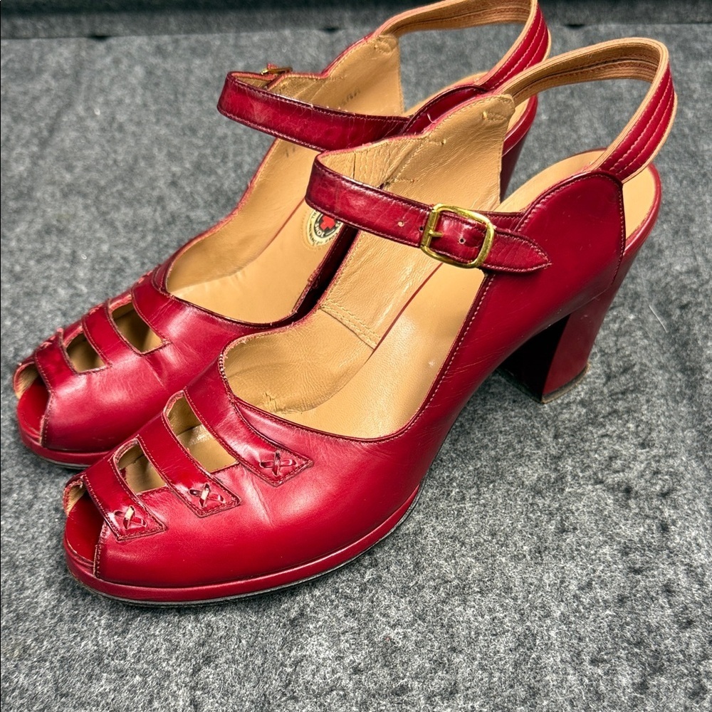 Vintage 1940’s Elegant Red Peep-Toe Heels by The Red Cross Shoe Corp - Picture 7 of 16